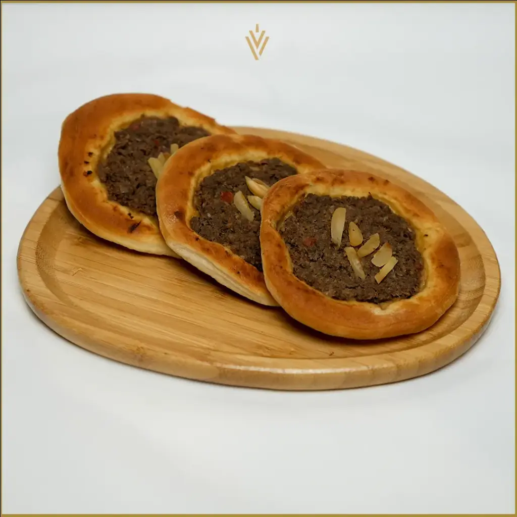 Lahm Beajin Halabi Pie - فطيرة لحم بعجين حلبي