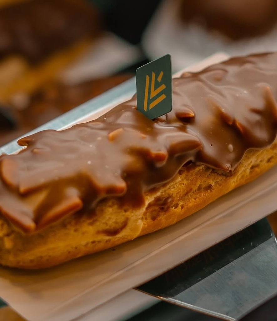 Eclair Almond